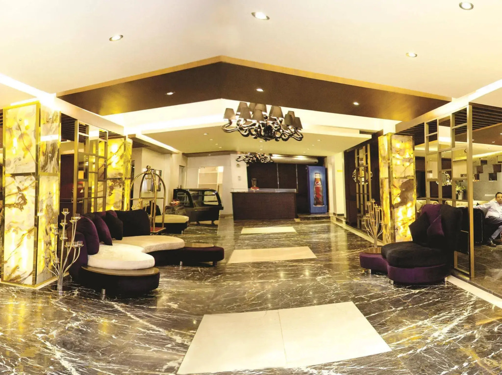 Monsoon Inn