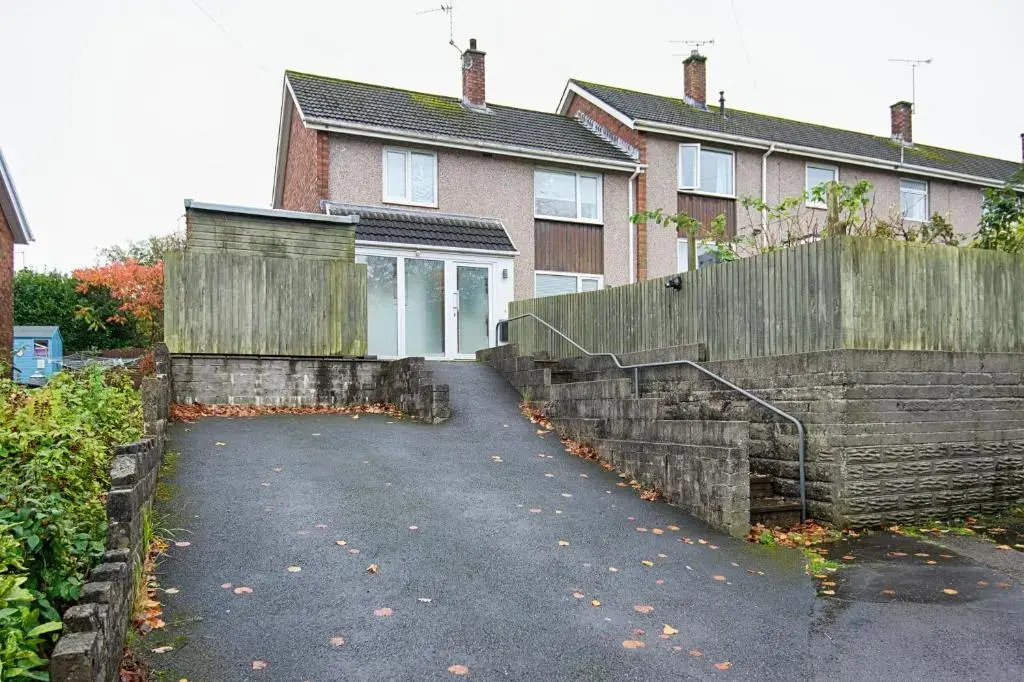 Singleton House parking and garden