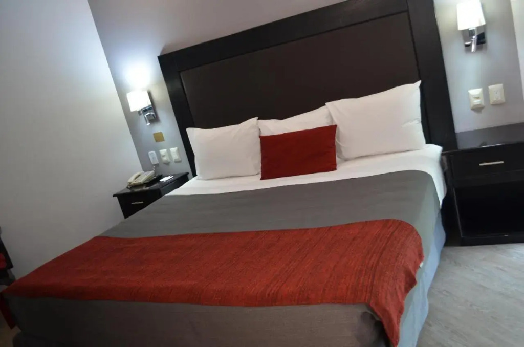 Plaza Camelinas Hotel