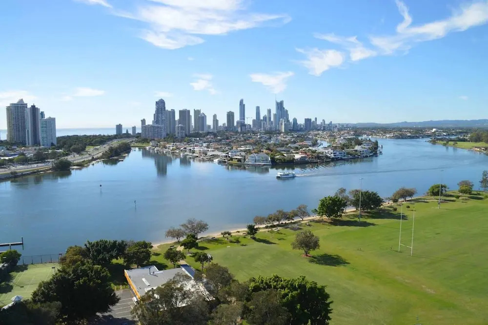 Impressive Views, Sub Penthouse, 2BR Apt