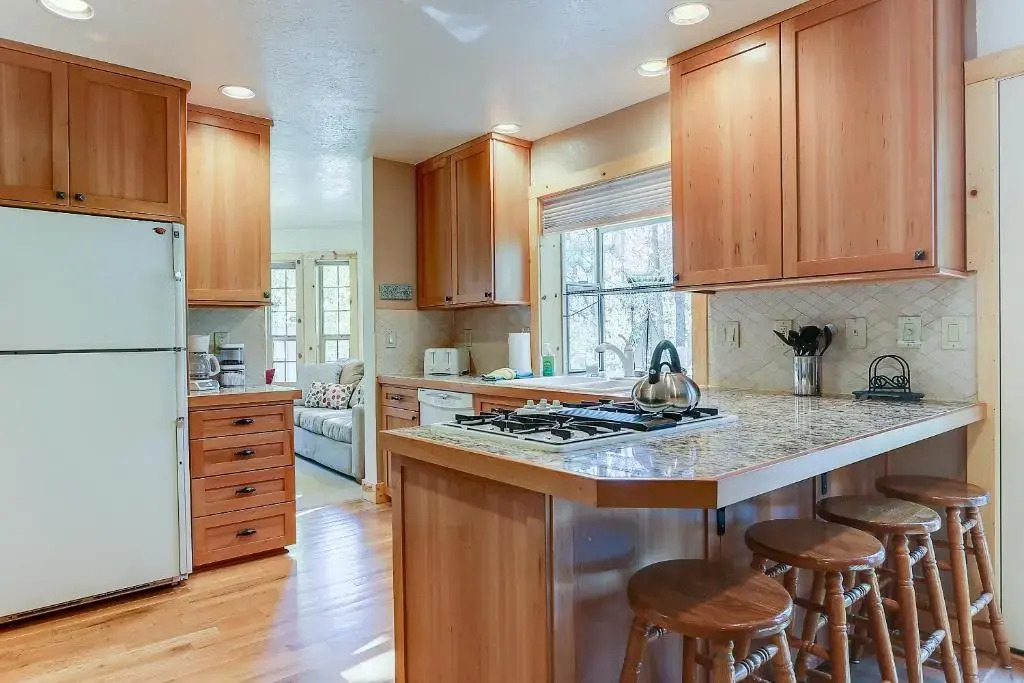 3 Mt. Baker-AC-Hot Tub-4BR/3BA