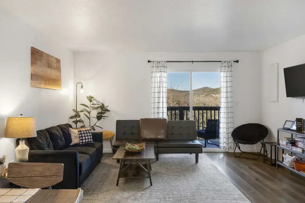 New Listing Vineyard Valley Views - Balcony