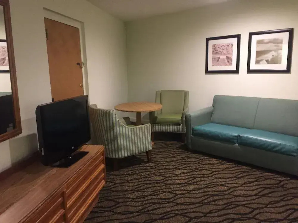 NEW 2026-Ocean Sands Beach Boutique Inn-24Hr Sauna and Salt-Mineral Pool-Free Beach Bikes and Famous Beach-Fresh Baked Cookies-Popcorn-In Room Bathrobes-Sunscreen-65 Inch TVsNetflix-Bedside Candy-Free Laundry- 4 Grand Black Beds-Call & Save-1-252-AHA-SAND