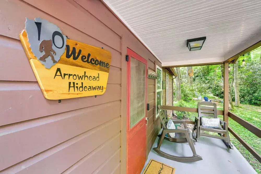 Pet-friendly Creekside Cabin w/ Pool Access!