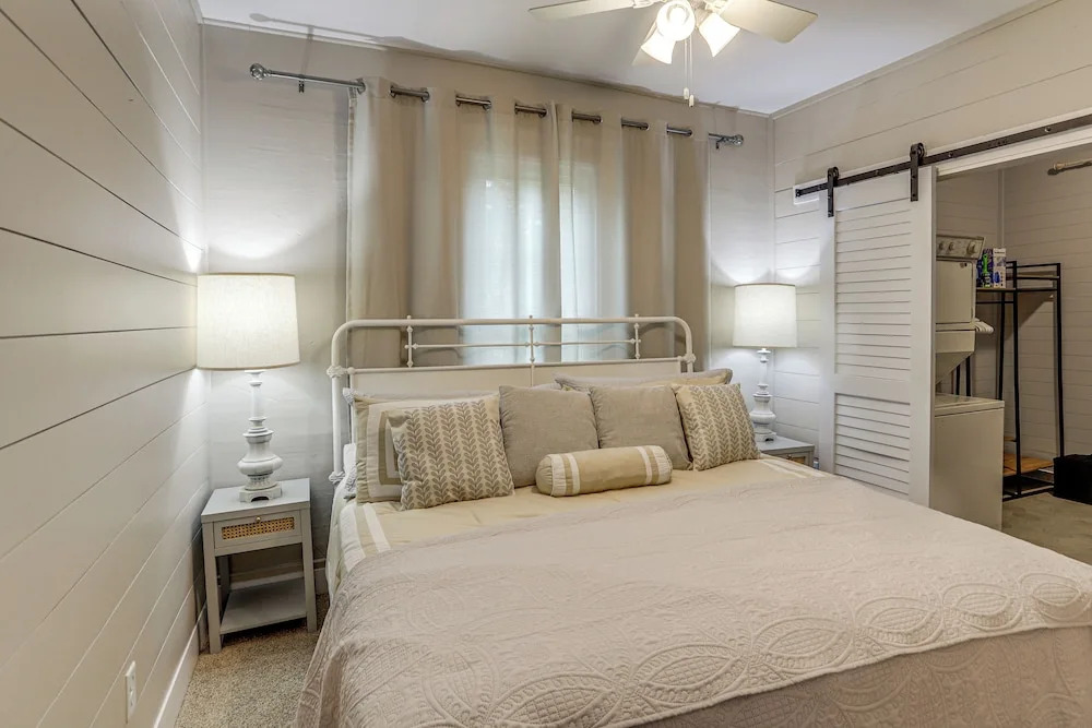 2 Mi to Dtwn: Charming Sandusky Getaway w/ Hot Tub