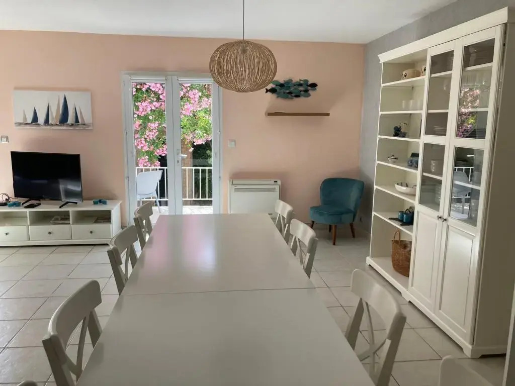 Belle villa spacieuse avec piscine privée, semi climatisée- 10 couchages, wifi, proche canal du midi et à 4 km de la mer LXPIN7