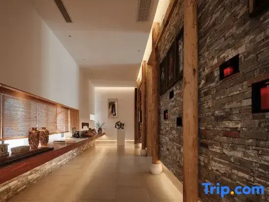 Read Life Hotel