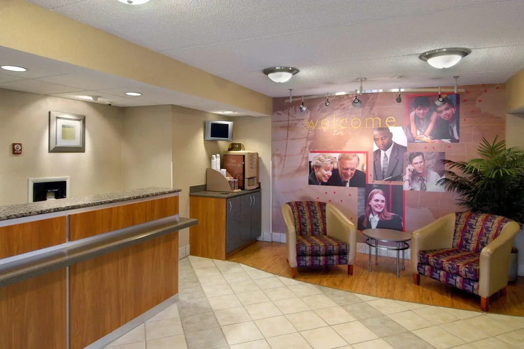 Red Roof Inn Utica