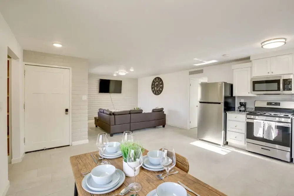 Updated El Paso Home - 14 Mi to Downtown!