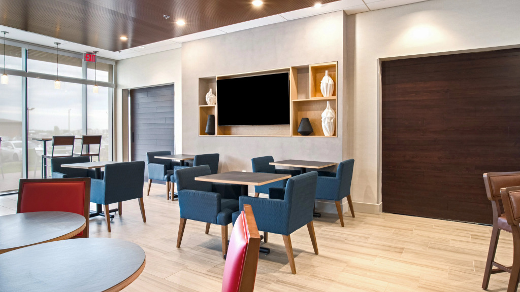 Holiday Inn Express & Suites Racine by IHG