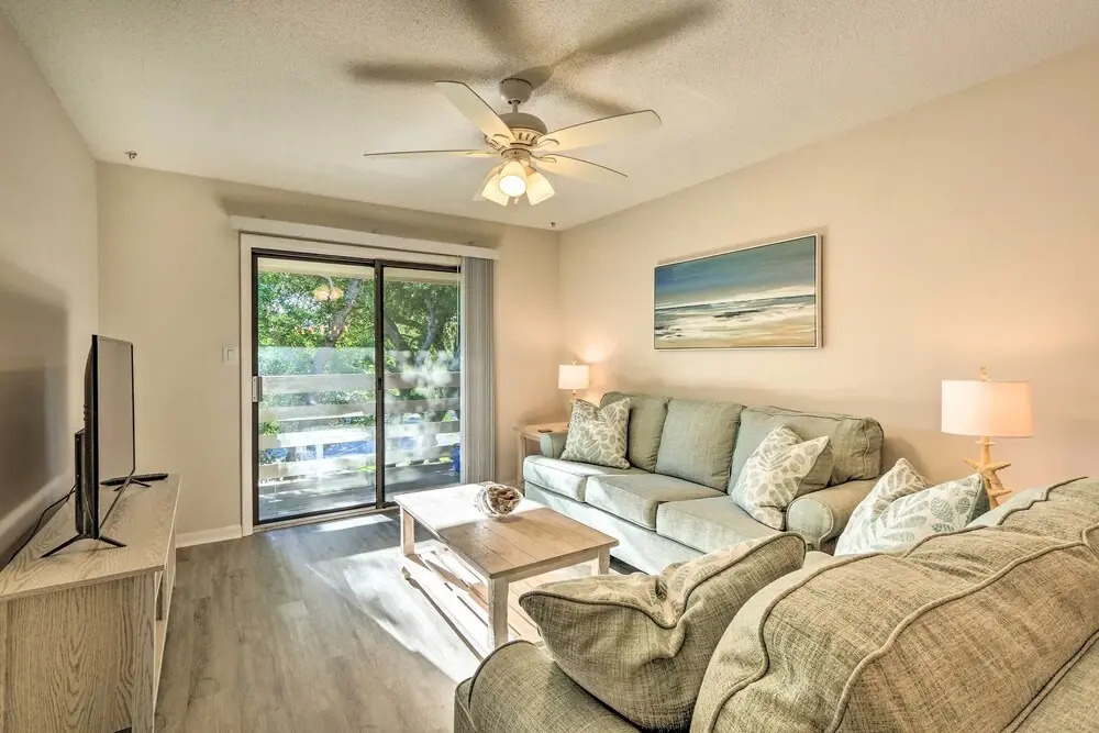 Steps to Sand: Hilton Head Island Condo w/ Pool