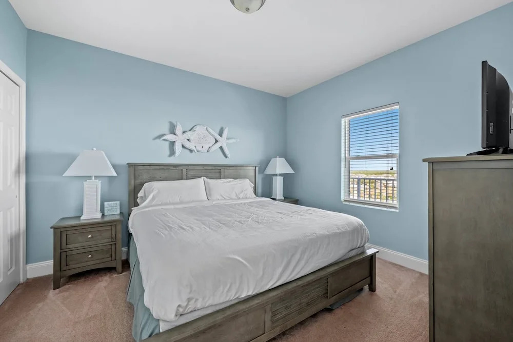 Laketown Wharf 910