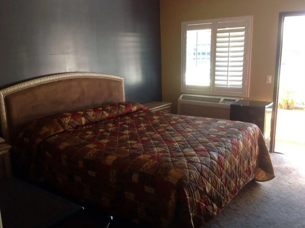 Palms Motel