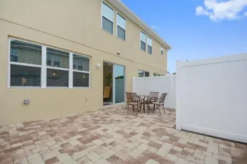 Four Bedrooms Townhouse 5102