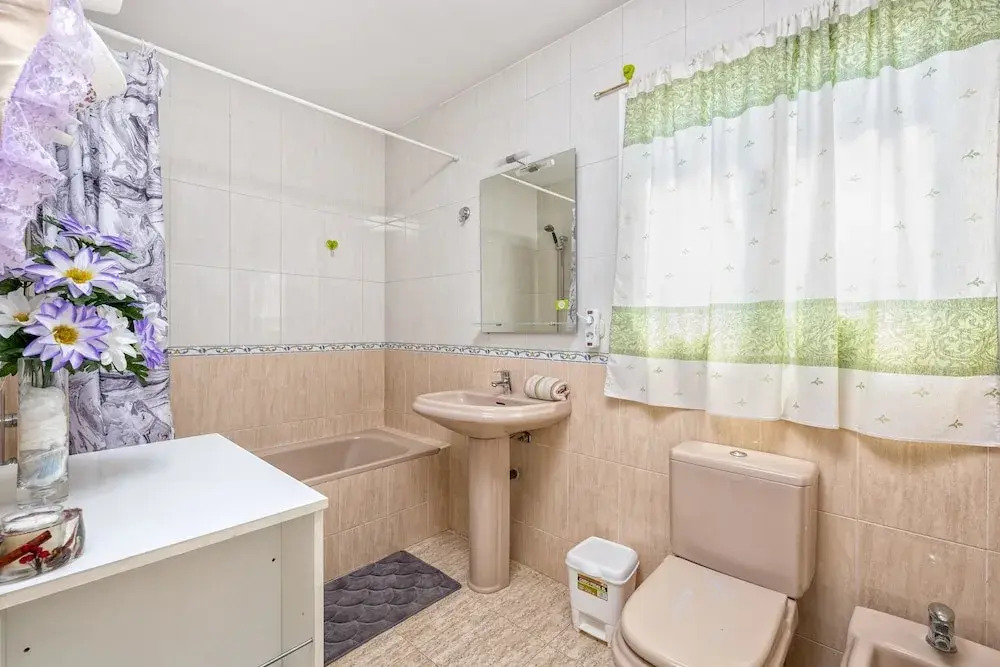 Beatriz - Amazing House in 1 min Walk to the Beach, Sea Views, Wifi