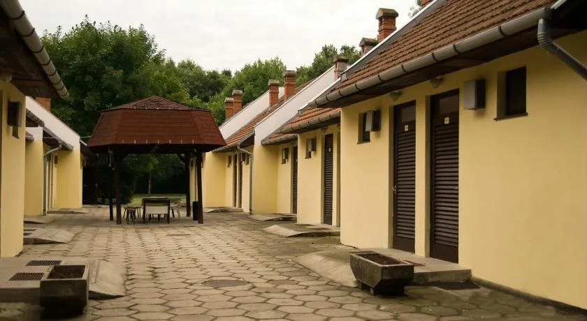 Thermal Kemping es Motel