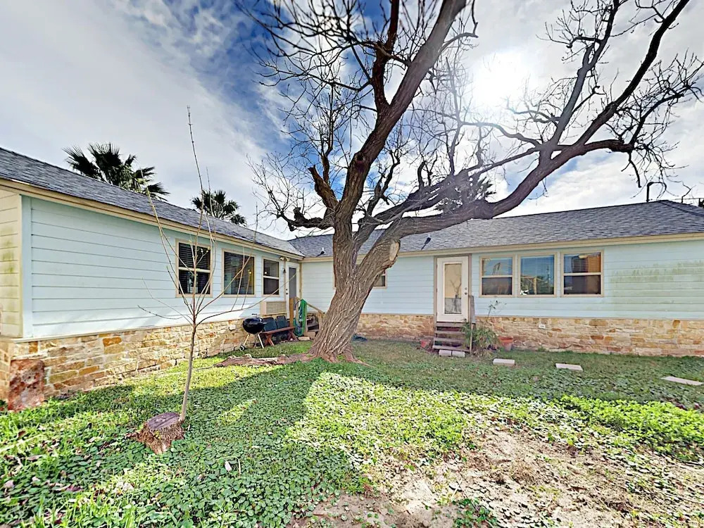 Salt Pines Cottage on 9th Street 3 Bedrooms 2 Bathrooms Home