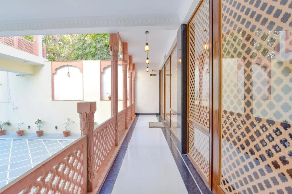 FabHotel JBS Heritage