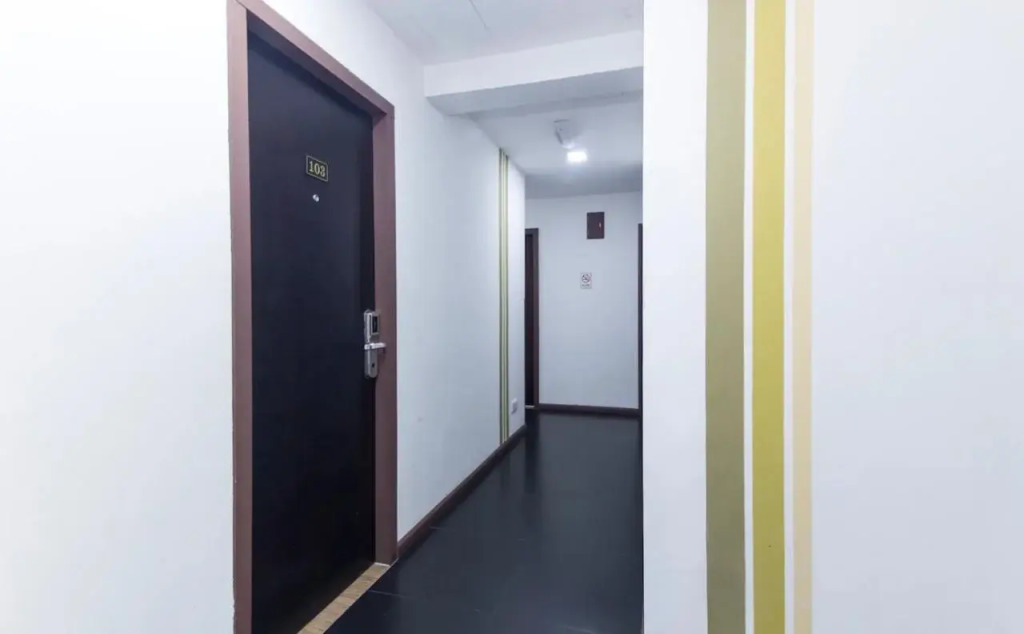 Basic Hotel
