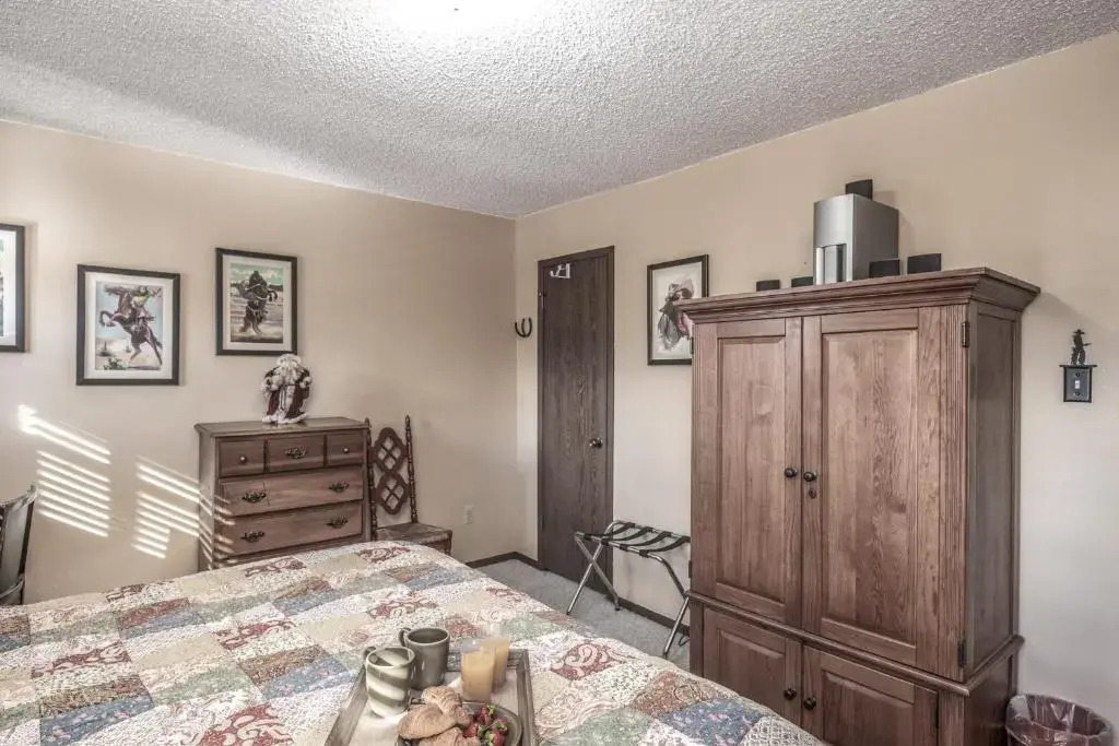 Fox Hollow Condo #08, 2 Bedrooms, Sleeps 6, Wood Stove, Barbecue