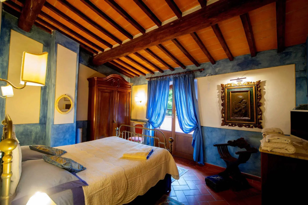 Panoramic Villa in Tuscany Rolling Hill, Well Connected, Everyday new Journey to