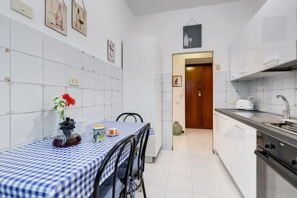 Nice and Bright 2 Beds Flat Near San Giovanni