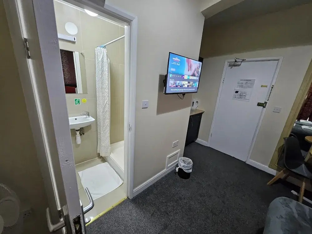 Southsea Ground-Floor Studio Apartment with Free Private Parking