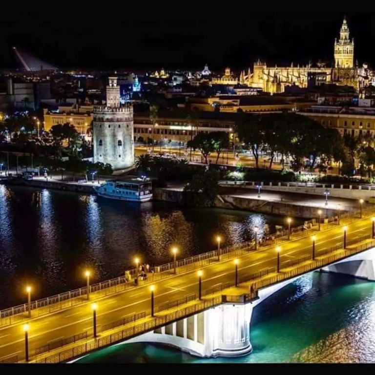 Studio in Sevilla, With Wonderful City View, Balcony and Wifi - 97 km
