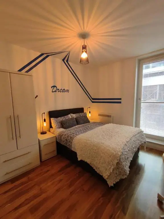 Blue Escape--Lovely 2beds 1bath with free parking