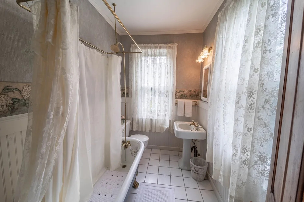 The Bella Victoria- Adult Only