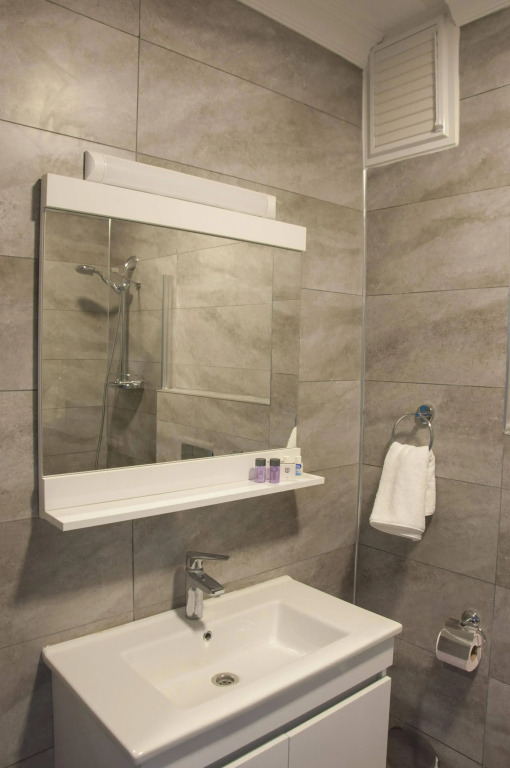Room Room Motel