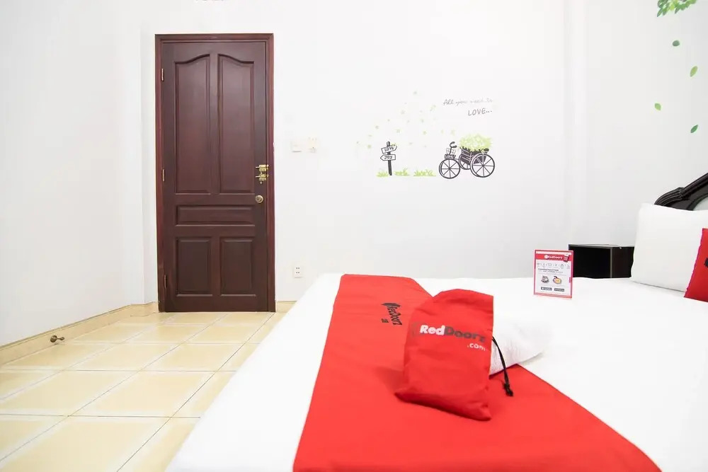 Reddoorz near Hoang Van Thu Park