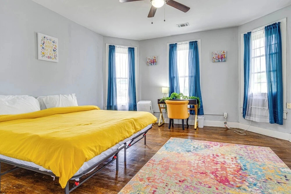 Walk Everywhere! Sleek Fountain Square Stay