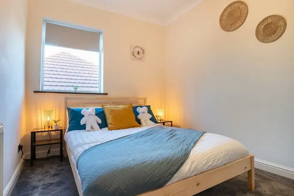 Stylish 3 Bed House-free Parking