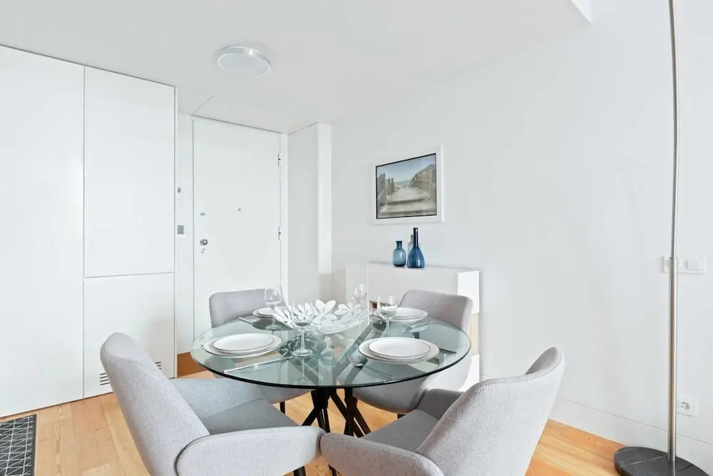 Spacious 1 Bedroom Apartment Near Baixa
