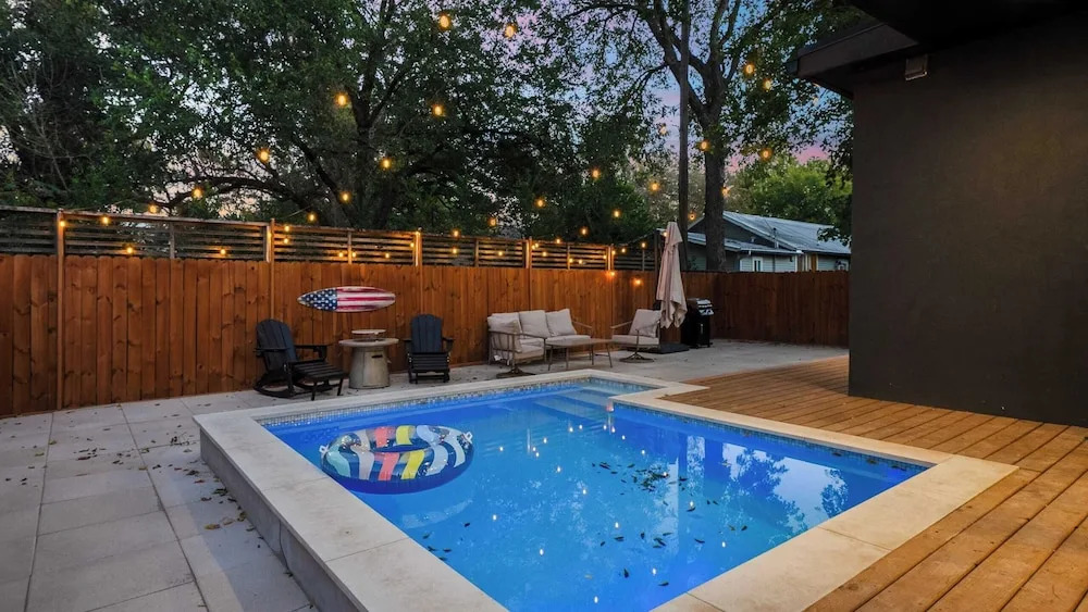 Stylish Home With Firepit & Balcony Steps From Austins Best Near Rainey St, Lady Bird Lake & Downtown The Ashlee by Avantstay