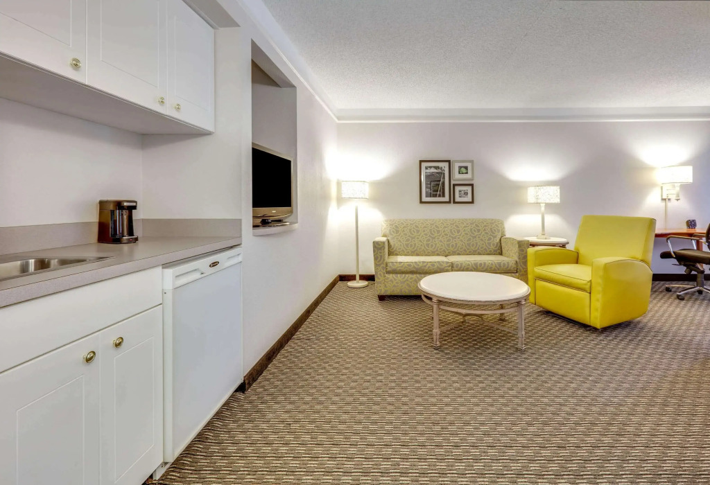 La Quinta by Wyndham Dallas - Addison Galleria