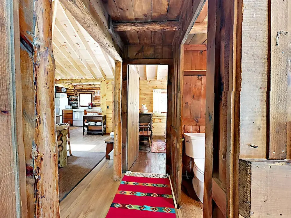 Sprucewood Cabin - 2 Br cabin by RedAwning