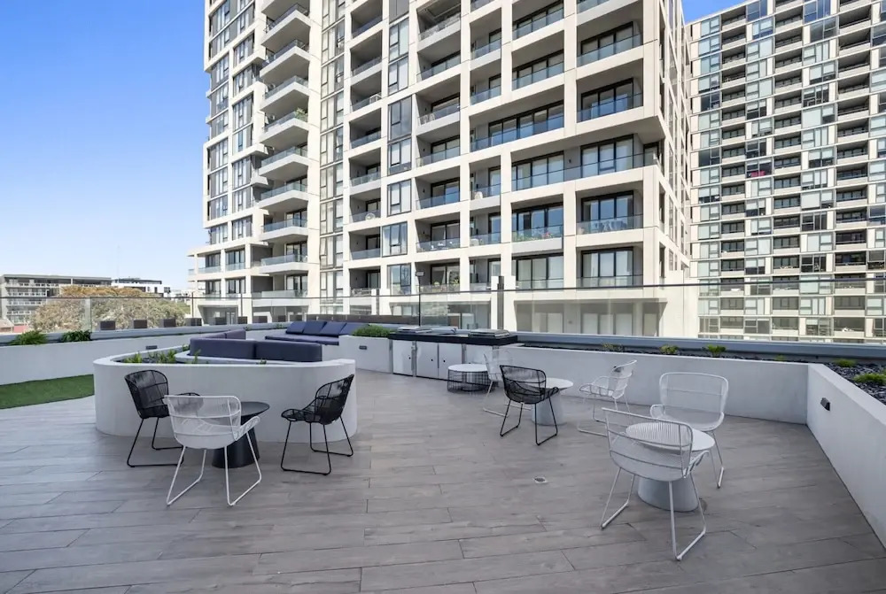 High-rise Balcony Unit With City Views, Gym, Pool