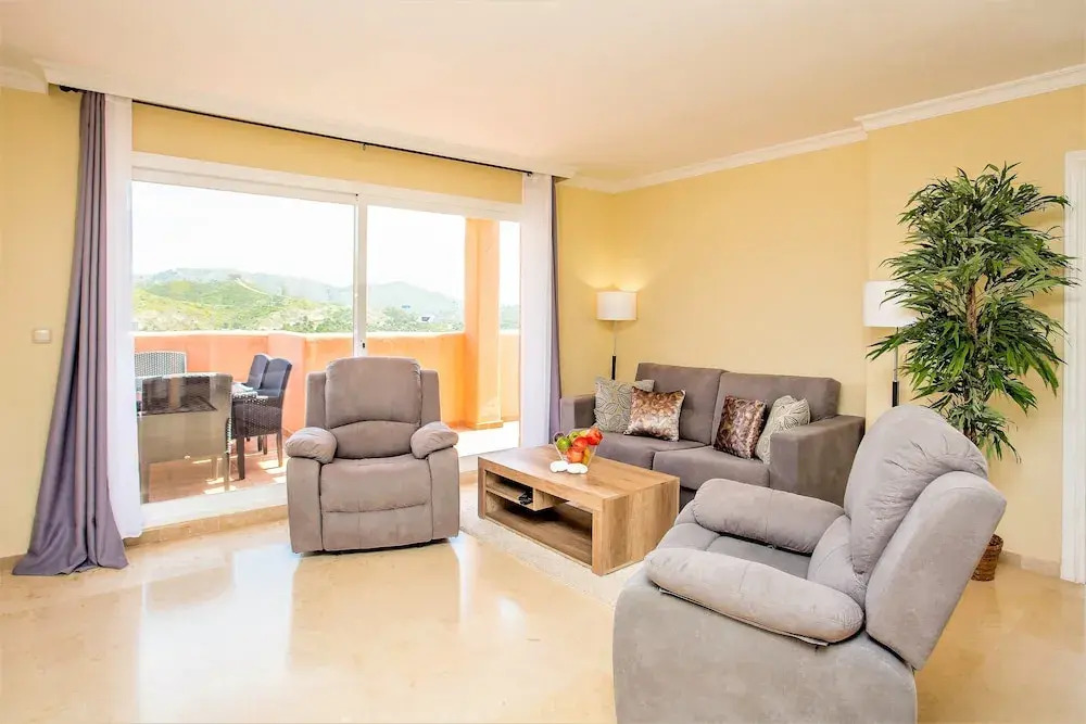 Beautiful 2 Bed 2 Bath, Duplex Penthouse JC30