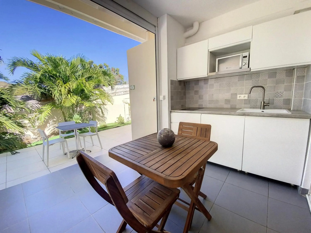 Beautiful suite S14, pool, next to Pinel Island