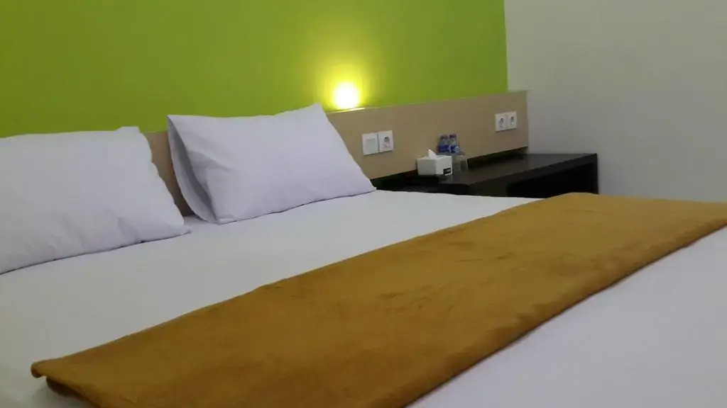 Save Hotel