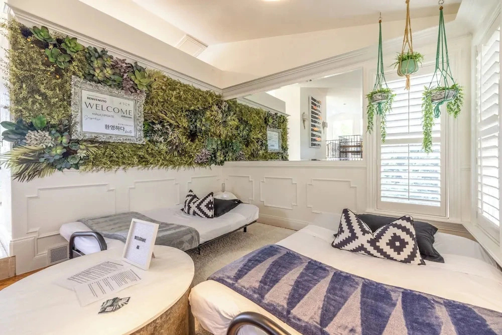 Huge 4,000 Sq Ft Basecamp: Walk to Bell Canyon