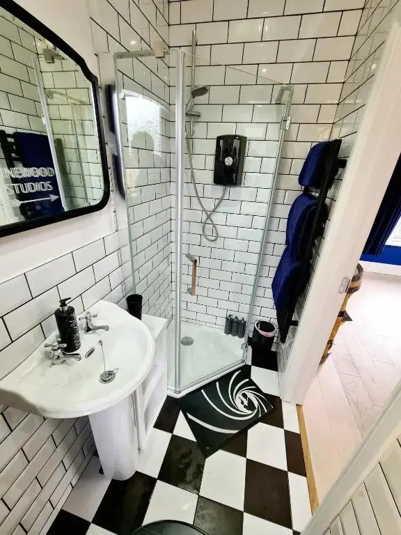 Southsea Royale Studio, James Bond, Parking, Seafront