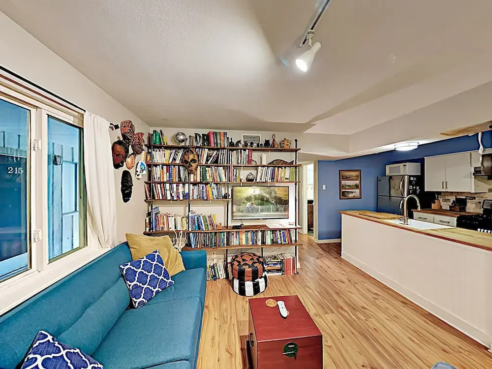 Austin Condo in Hip Travis Heights - 1 Br condo by RedAwning
