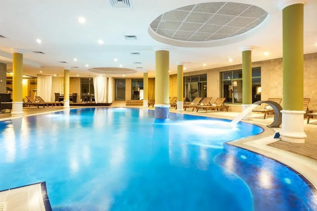 Romance Hotel and Family Suites