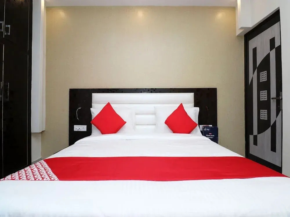 OYO 25130 Hotel Royal Inn