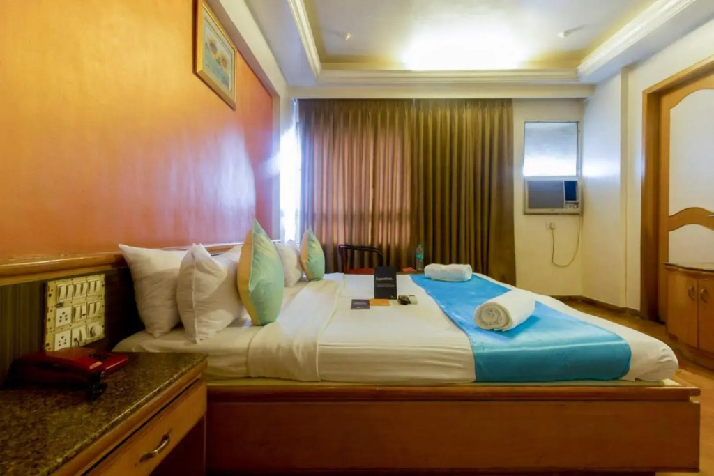 OYO 17243 Hotel Celebration Inn