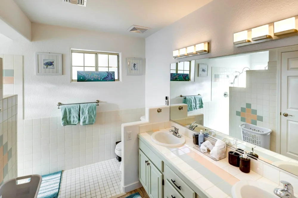 Lake Havasu Home w/ Heated Pool & Putting Green
