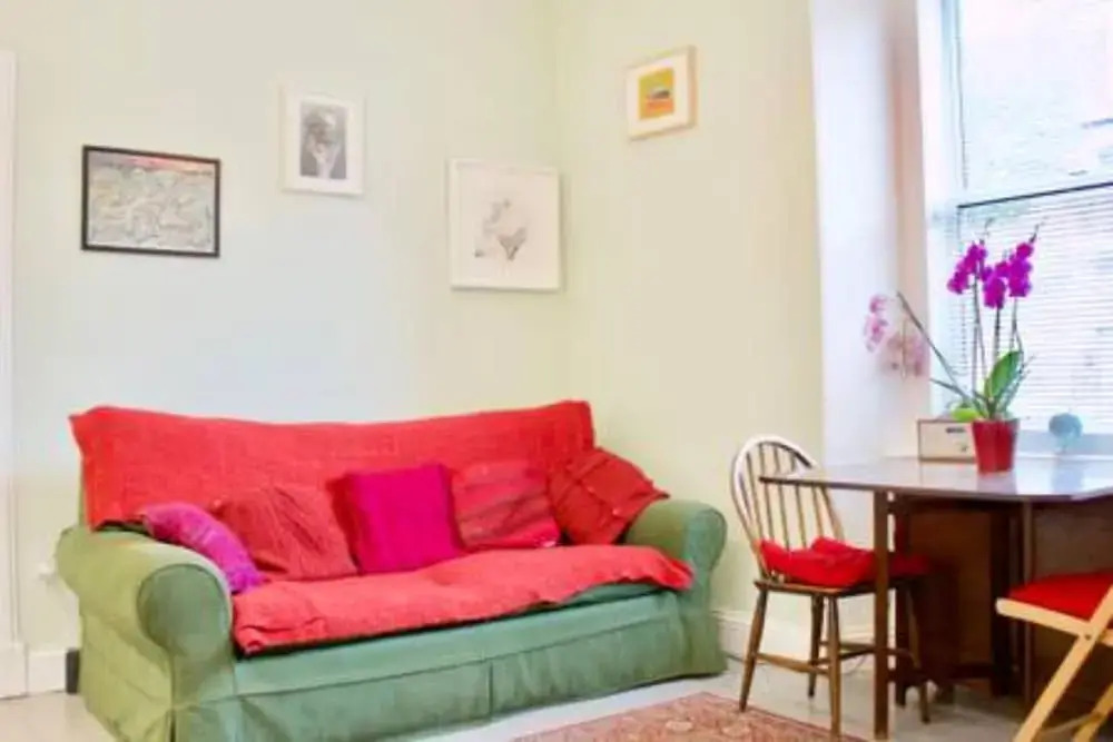 1 Bedroom Flat With Front Garden Sleeps 3